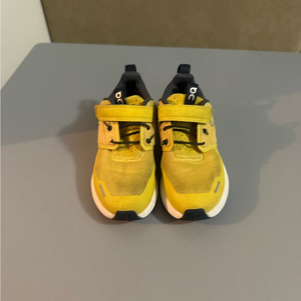 Yellow and Black Athletic Sneakers with Cushioned Sole and Breathable Upper